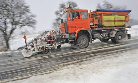 Siln snen komplikuje dopravu.