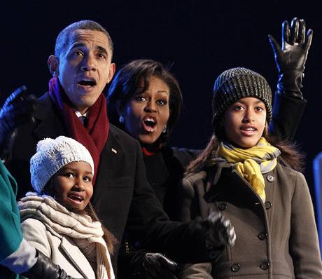 Obamovi ve Washingtonu rozsvítil národní vánoní strom 