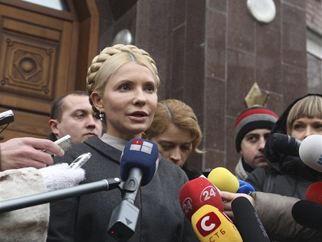 Julija Tymoenková ped generální prokuraturou informuje o zahájení stíhání za údajné chybné vyuívání prostedk
