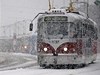 Nepojízdná tramvaj u echova mostu v Praze zablokovala dopravu