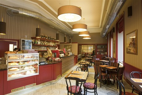 Café Colore. V interiéru se pojí tradice s moderním luxusem. 