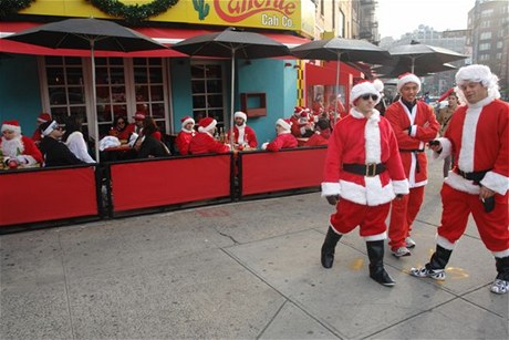 Pedvnon New York a kadoron Santacon  neboli hospodsk maraton Sant 