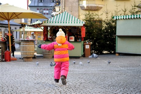 eka unesla z vánoního trhu v Rakousku svého syna
