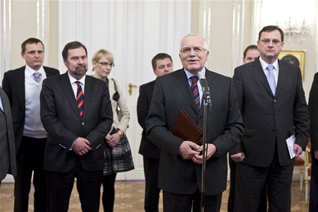 Schzka na Praském hrad. Lídi koalice jednali s prezidentem Václavem Klausem.