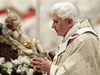 Pape Benedikt XVI. slouil ve Chrámu sv. Petra ve Vatikánu plnoní mi
