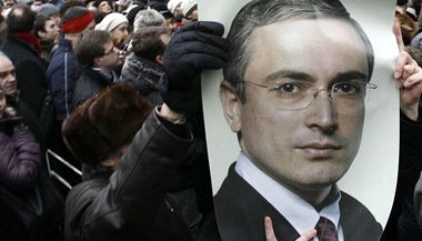 Lid protestuj proti procesu s Chodorkovskm
