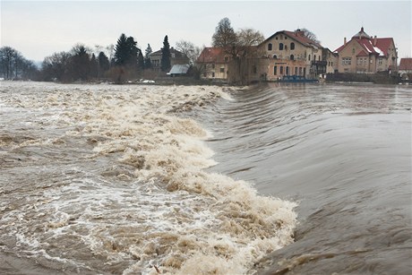 Zvýený prtok eky Berounky - ilustraní foto.