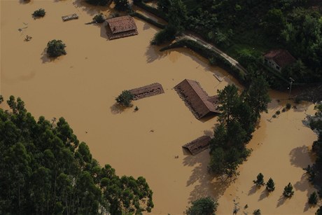 Poet obtí záplav v Brazílii pekroil 700