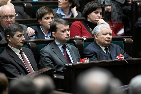 Jaroslav Kaczynski a lenové opozice naslouchají Tuskovi