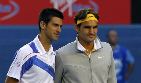Novak Djokovi a Roger Federer.