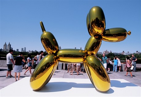Boj o psa. Balonový pejsek Jeffa Koonse v nadivotní velikosti v Museu moderního umní v New Yorku