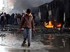 Chlapec mezi egyptskými demonstranty