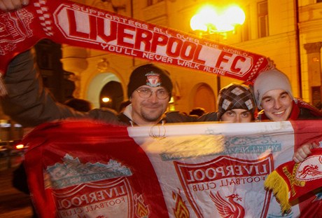 Fanouci Liverpoolu v Praze.