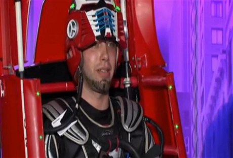 Lidský Transformer v souti American Idol