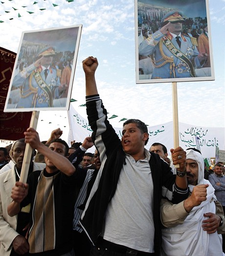 Demonstranti vyjádili Kaddáffímu podporu.