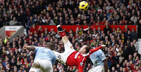 Manchester United - Manchester City (gól Rooneyho).