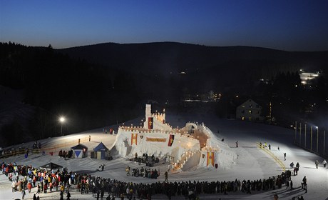 Dobývání snhového hradu v rámci Harrachstejnských slavností v Harrachov.