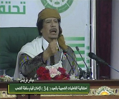 Kaddáfí pi televizním projevu
