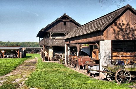 Skanzen v Perov nad Labem.