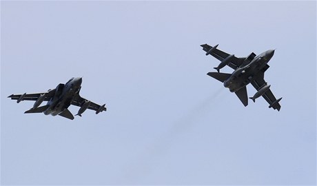 Stíhací letouny Tornado britského královského letectva vzlétly ze skotského letit Lossiemouth.