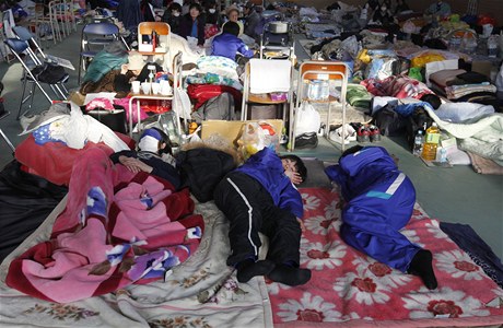 Zkza v Japonsku: lid ekaj v evakunm centru.