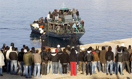 Lampedusa. Mal ostrov ve Stedozemnm moi nezvld npor uprchlk. 