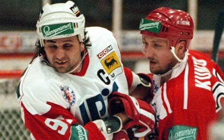 Vladimír Rika proti Tinci v roce 1998.