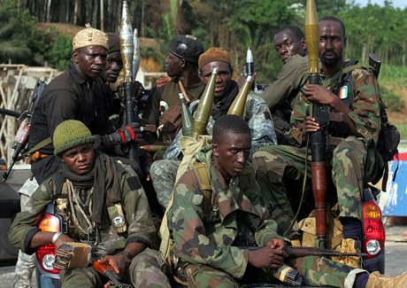 Vojensk sly loajaln prezidentu Ouattarovi