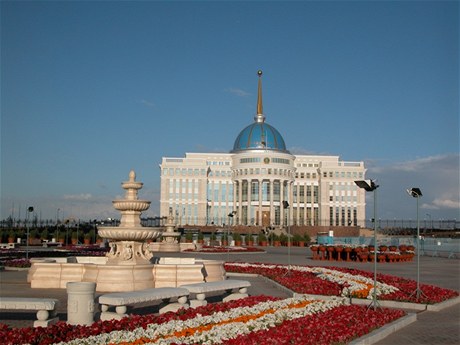 Nazarbajev z ropnch zisk mohutn buduje nov hlavn msto Astanu, kter je metropol od prosince 1997.