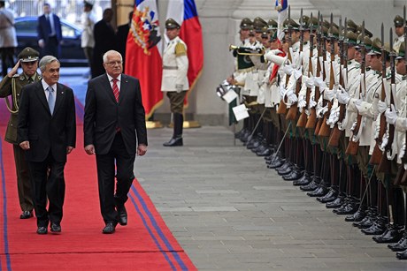 Vclav Klaus v chilskm prezidentskm palci s mstnm prezidentem Sebastinem Pinrou.