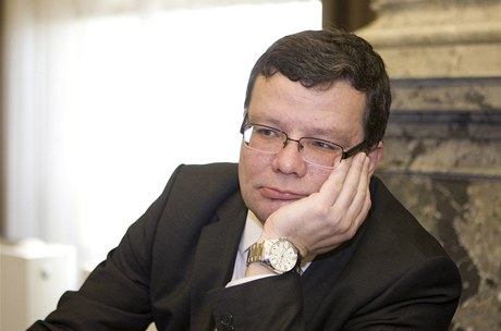 Alexandr Vondra pi zasedání vlády