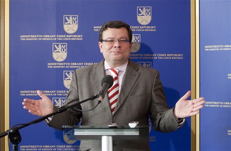 Ministr obrany Alexandr Vondra (ODS) dal svou funkci k dispozici.