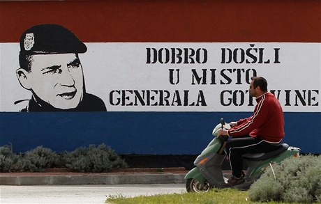 "Vítejte v míst generála Gotoviny". Generál odsouzený z válených zloin se v Chorvatsku stále tí velké popularit. 