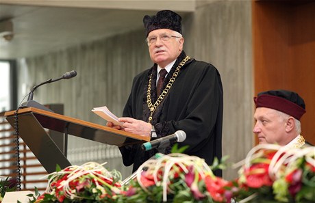 Prezident Václav Klaus v Brn na VUT pevzal estný dokotorát koly. 