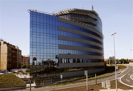 Polygon House - kanceláská budova, administrativní objekt, ve tvaru lod na Praské Pankráci. Nyní sídlo ODS