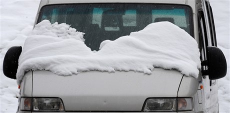 Malou Úpu na Trutnovsku zasypal sníh.