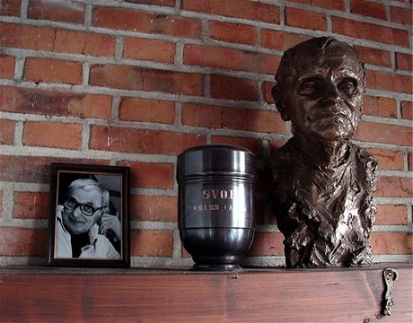 Busta Josefa Svobody z Nrodnho divadla