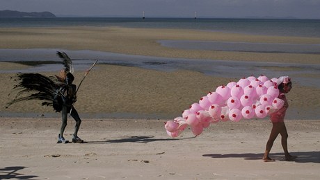 Praské Quadriennale - Pat Oleszko: Betty Boob on the Beach