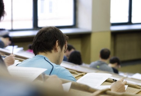 Studenti na vysoké kole - ilustraní foto