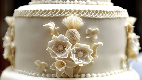 Detail svatebnho dortu pro Williama a Kate, fotografovan uvnit Buckinghamskho palce