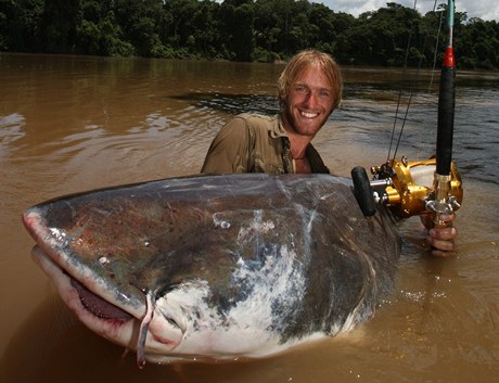 Svtový rekord Jakuba Vágnera, ryba chycená pouze pomocí prutu. Sumec piraíba váil 215 kg.