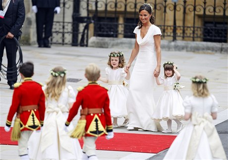 Pippa Middletonová s druikami oekává píjezd své sestry Kate