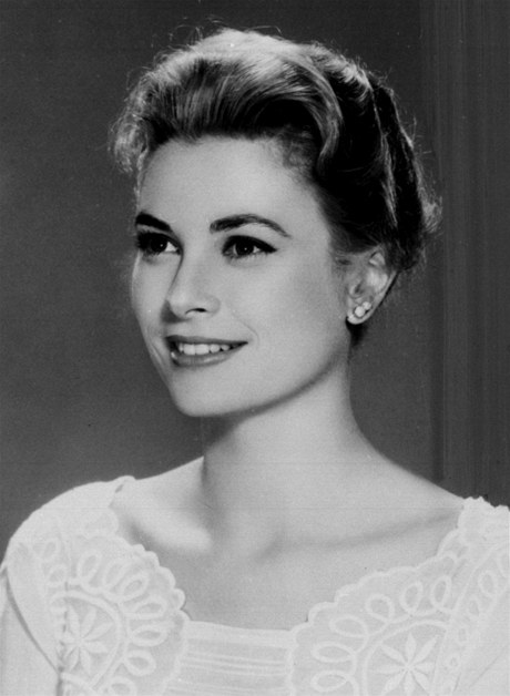 1. místo. Monacká knna Grace Kellyová. Americká hereka se v roce 1956 provdala za monackého prince Rainiera III. Zemela v roce 1982 pi automobilové nehod ve vku 52 let.