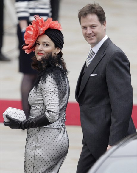 Britsk mstopedseda vldy Nick Clegg s manelkou Miriam.