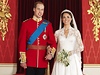 Oficiální svatební fotografie vévody a vévodkyn z Cambridge z Buckinghamského paláce