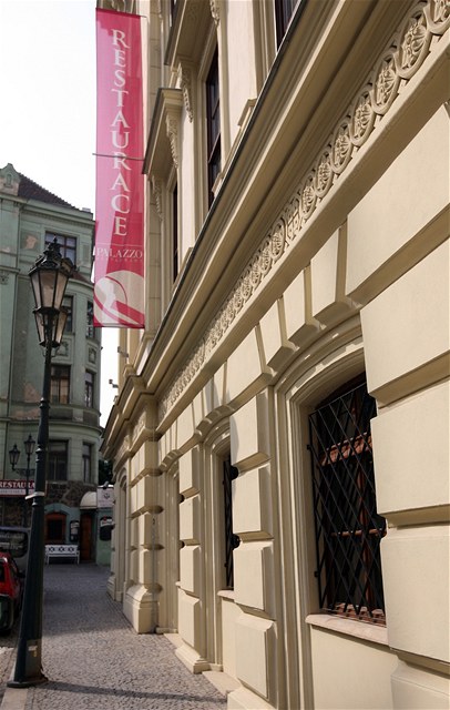 Vchod do restaurace Palazzo v Brn.