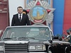 Ruský ministr obrany Serdjukov se po Rudém námstí projel v limuzín. 