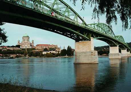 Obnoven most Mrie Valrie mezi Ostihom a trovem 