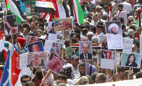 Demonstranti na káhirském námstí Tahrír podporují zahraniní arabské boue