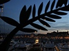 Pohled na Cannes a luxusní jachty v pístavu